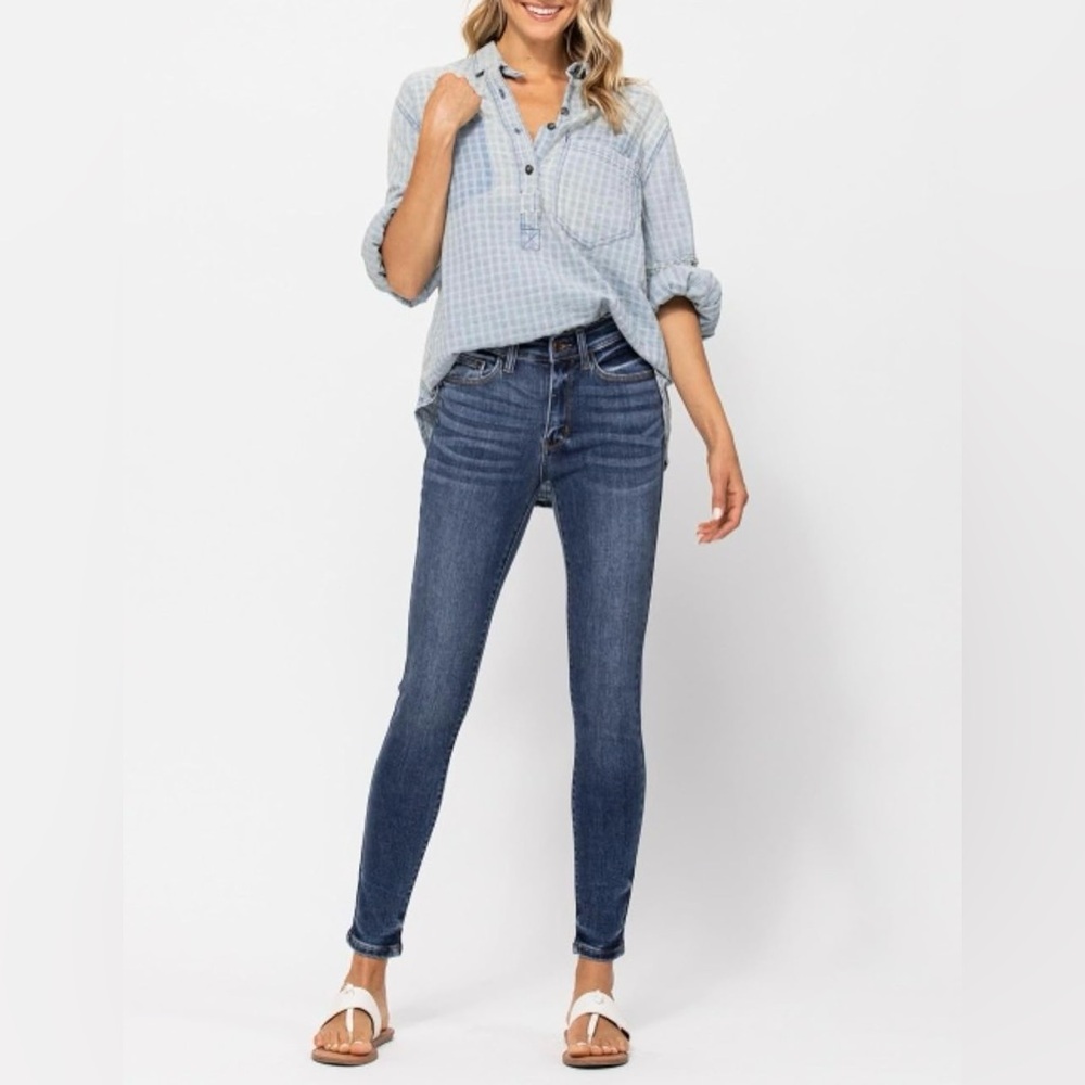 Judy Blue Classic Mid Rise Slim Fit Denim Jeans In Medium Wash Size 5(27)